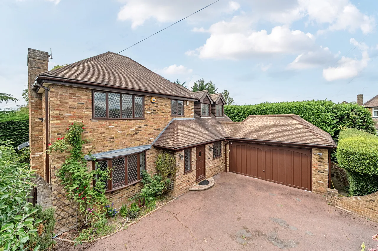 4 bed house for sale — Llanbury Close, Gerrards Cross, SL9