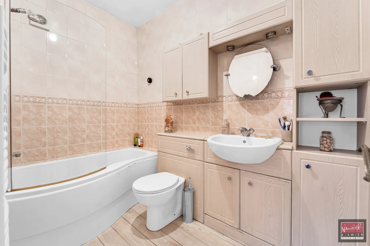 Rosefield Road, Staines-upon-Thames, TW18, photo 12