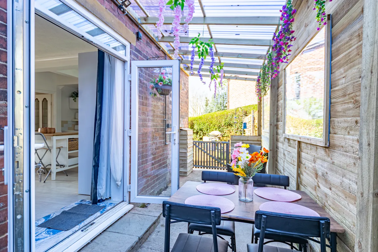 4 bed house for sale, Woodhall Drive, Kirkstall, LS5