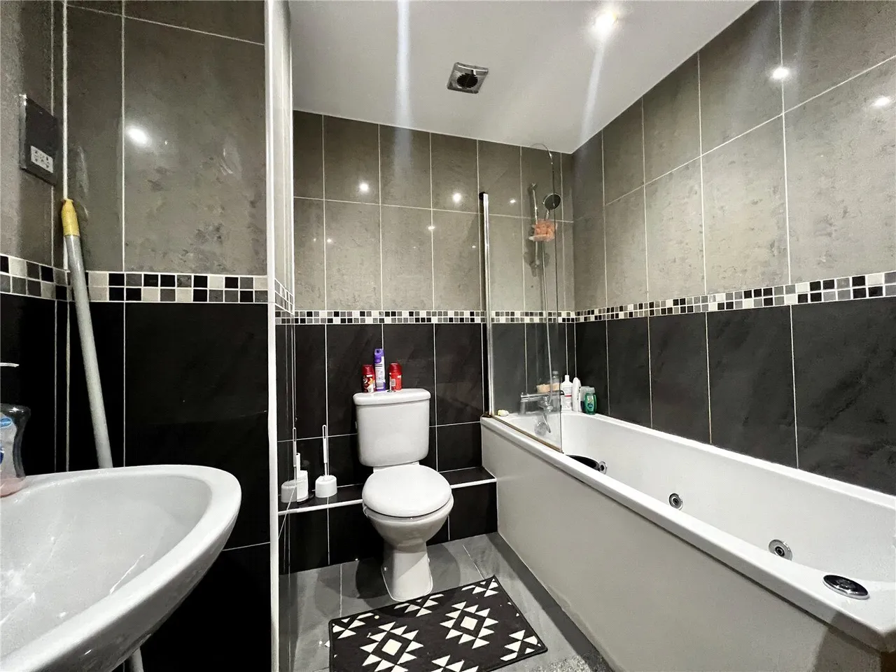 Hazelwood Road, Northampton, NN1, photo 4