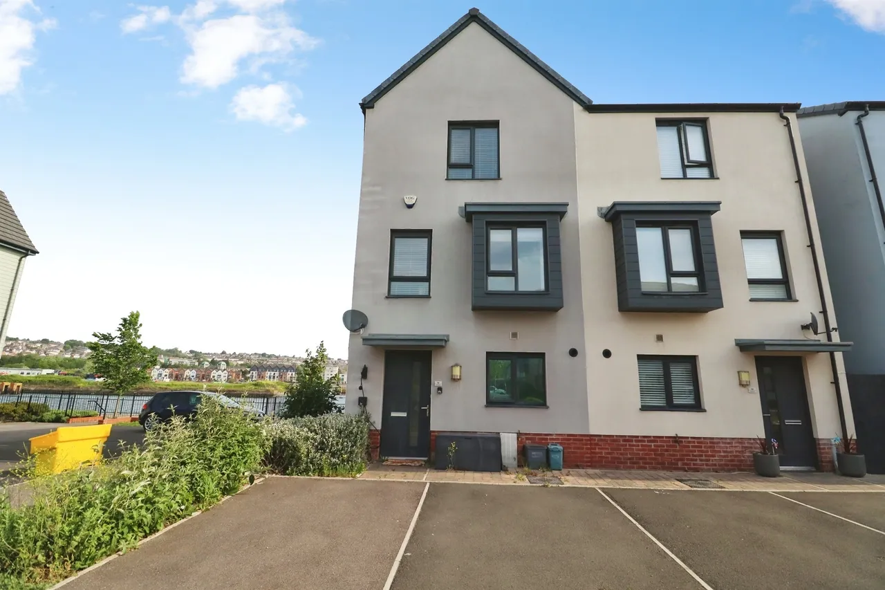 4 bed house for sale — Ffordd Pentre, Barry