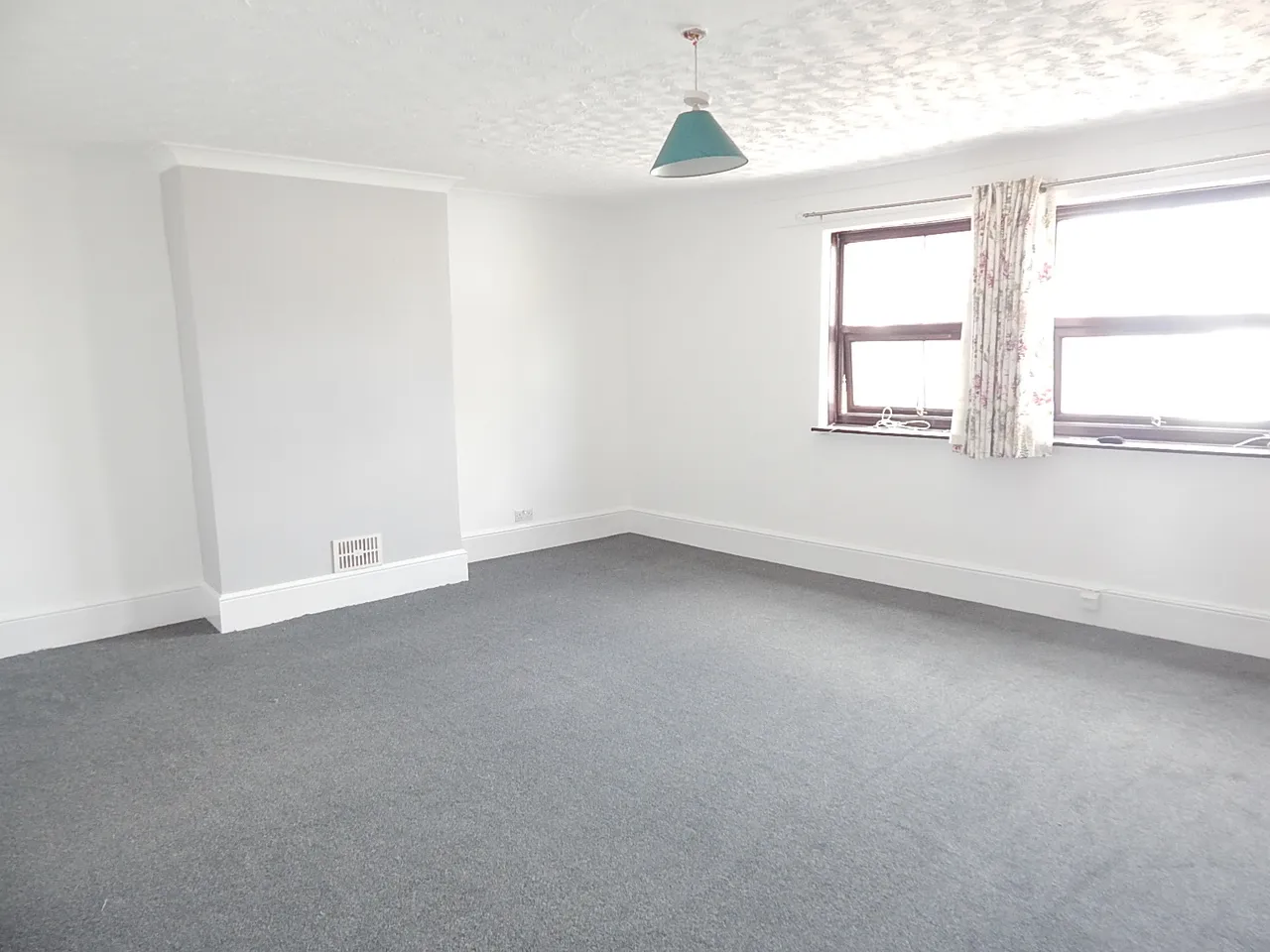 2 bed flat to rent — High Street, Chatham, ME4