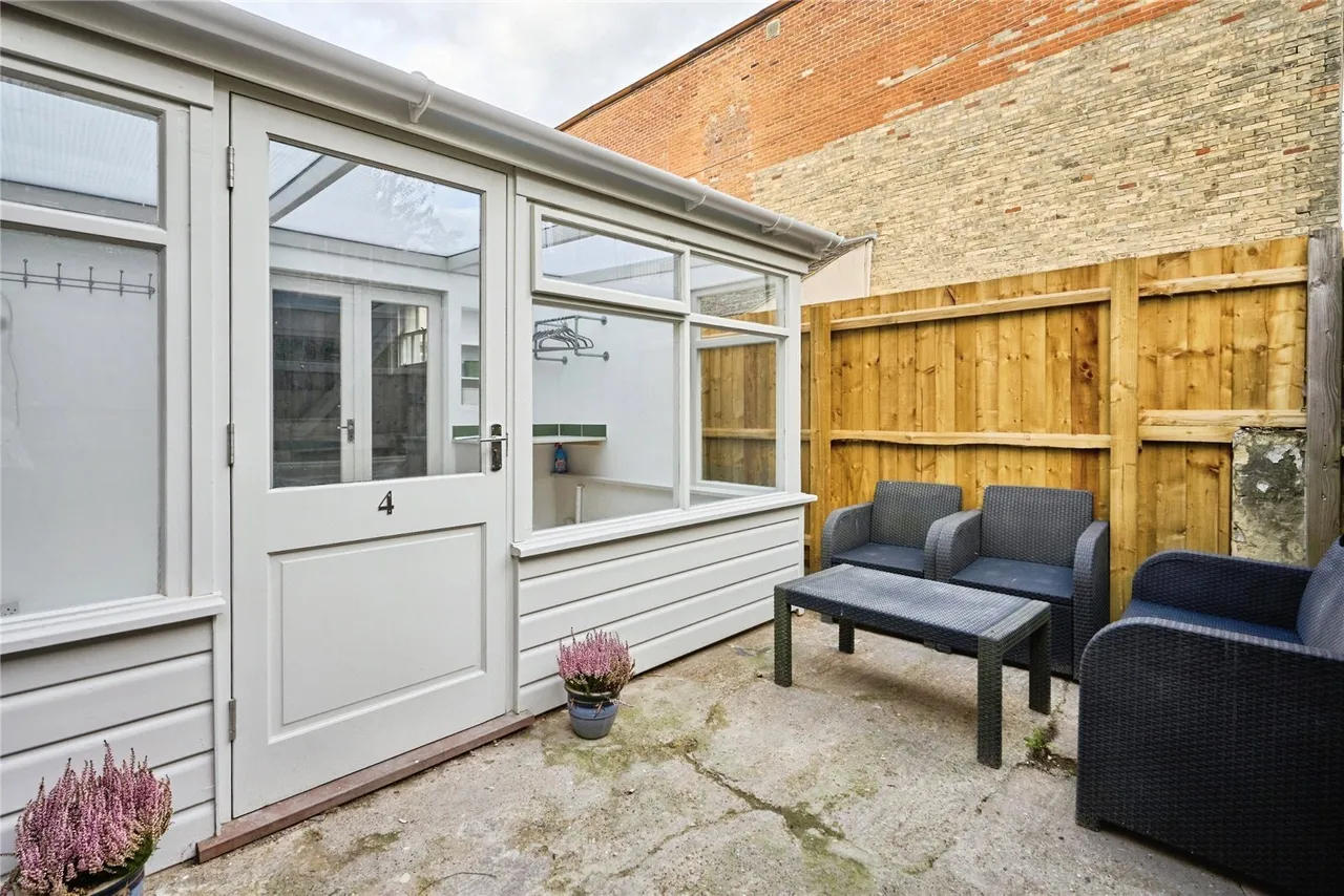 1 bed flat for sale, Lind Street, Ryde, PO33
