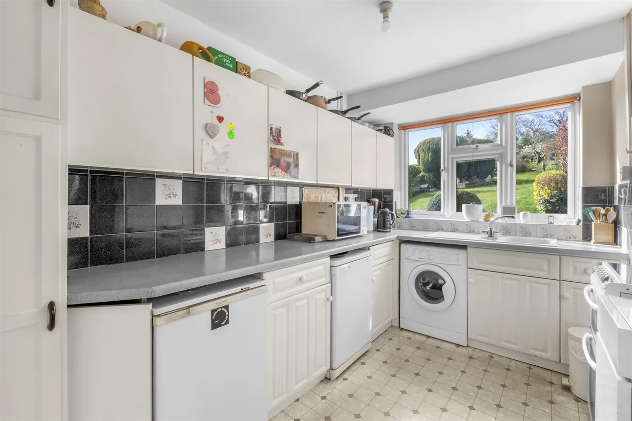 Westover Road, High Wycombe, HP13, photo 4