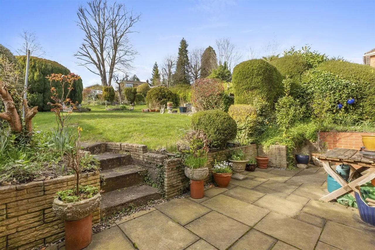 Westover Road, High Wycombe, HP13, photo 3
