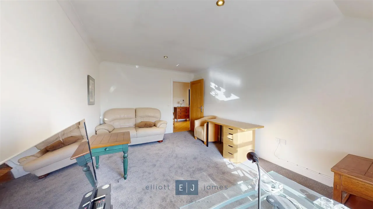 Collins Court, Lower Park Road, Loughton, photo 9