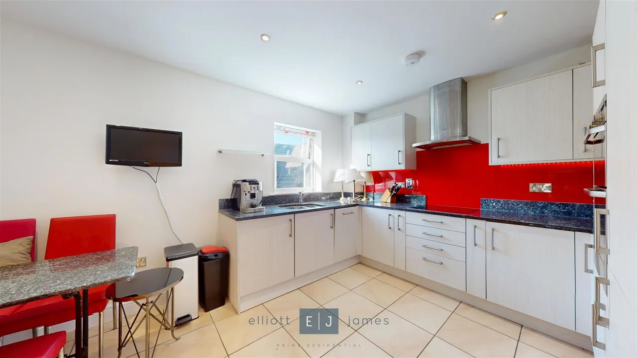 Collins Court, Lower Park Road, Loughton, photo 10