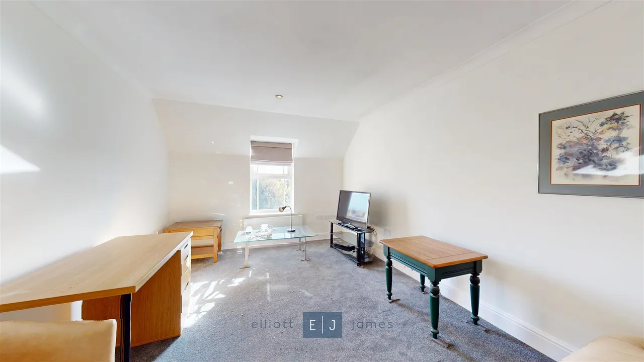 Collins Court, Lower Park Road, Loughton, photo 8