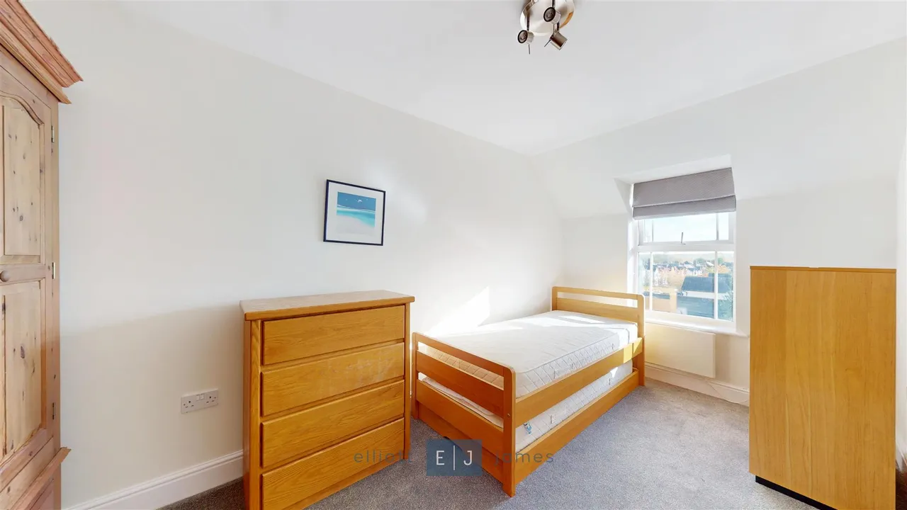 Collins Court, Lower Park Road, Loughton, photo 7