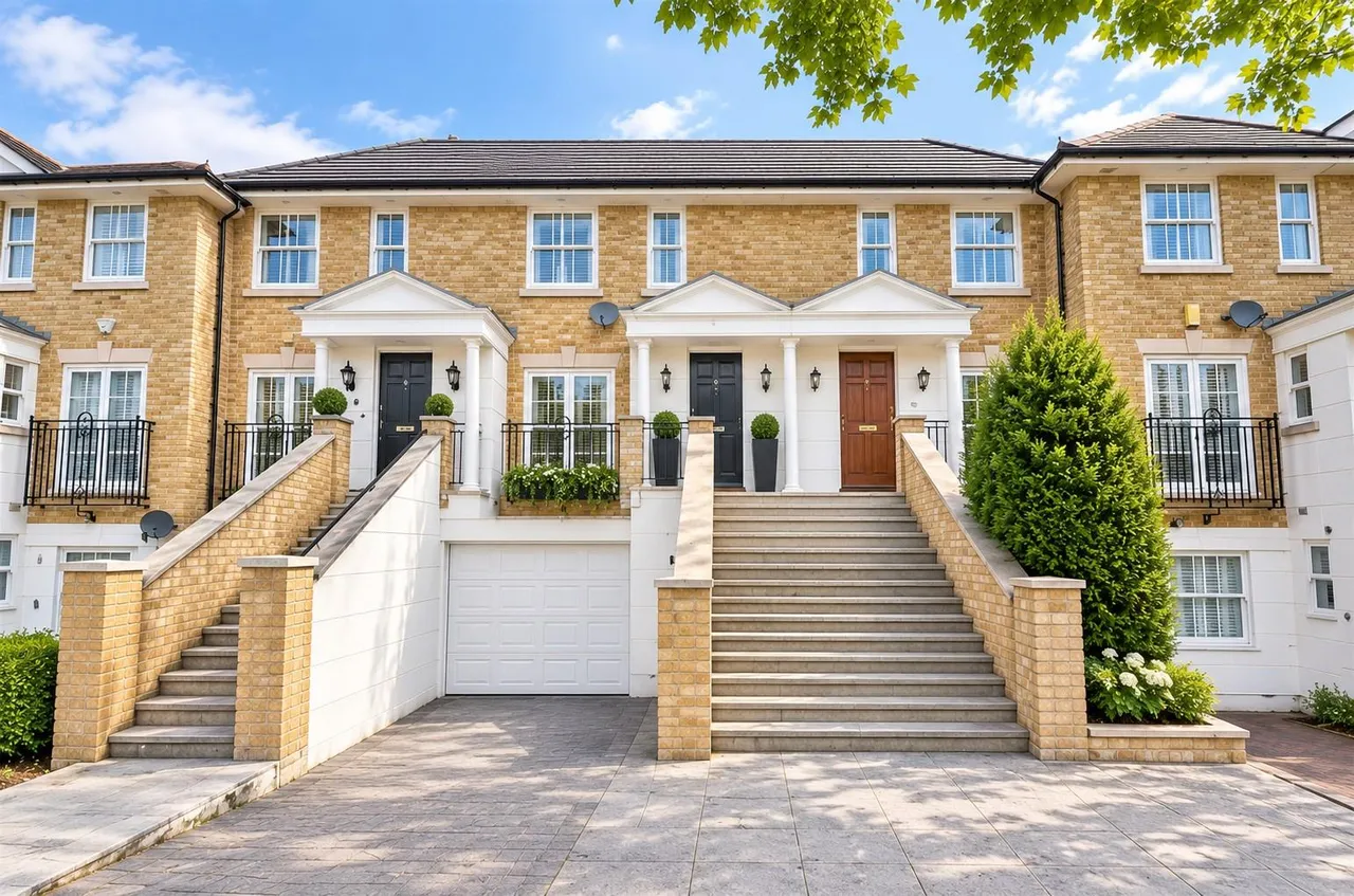 3 bed house for sale — Goodwyn Avenue, Mill Hill, NW7, Mill Hill