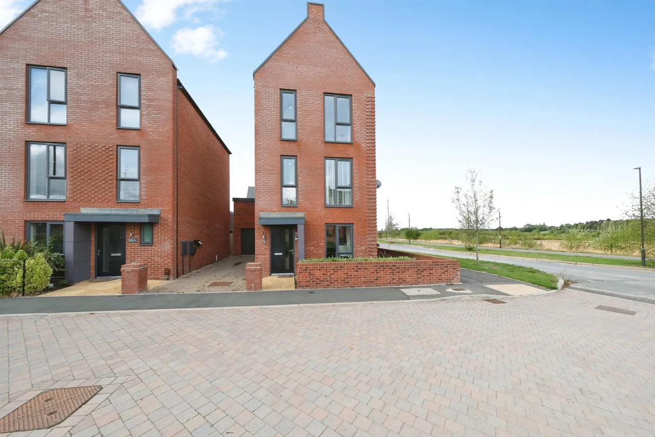 3 bed house for sale — The Avenue, Wingerworth, Chesterfield