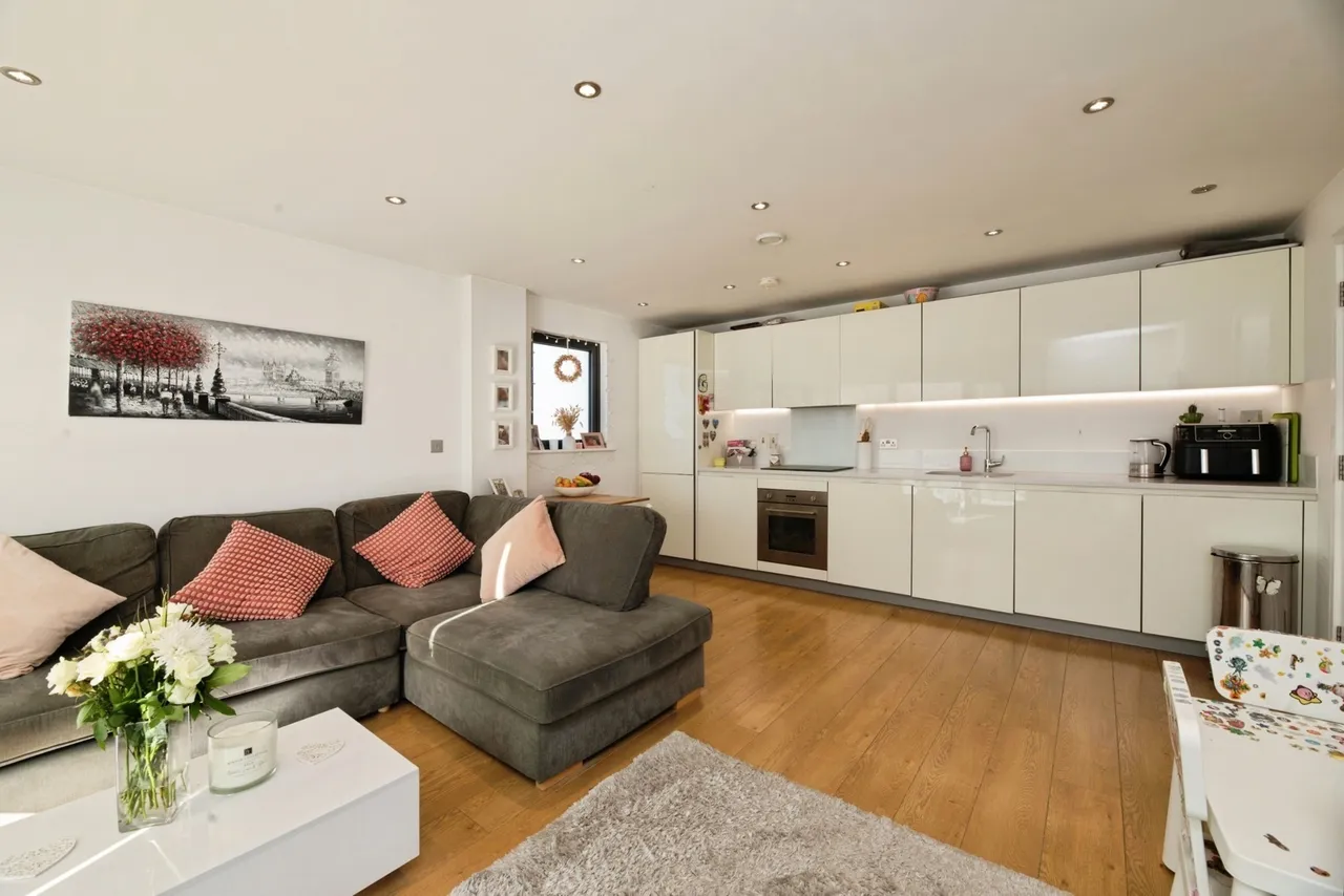 The Broadway, Loughton, Essex, IG10, photo 3