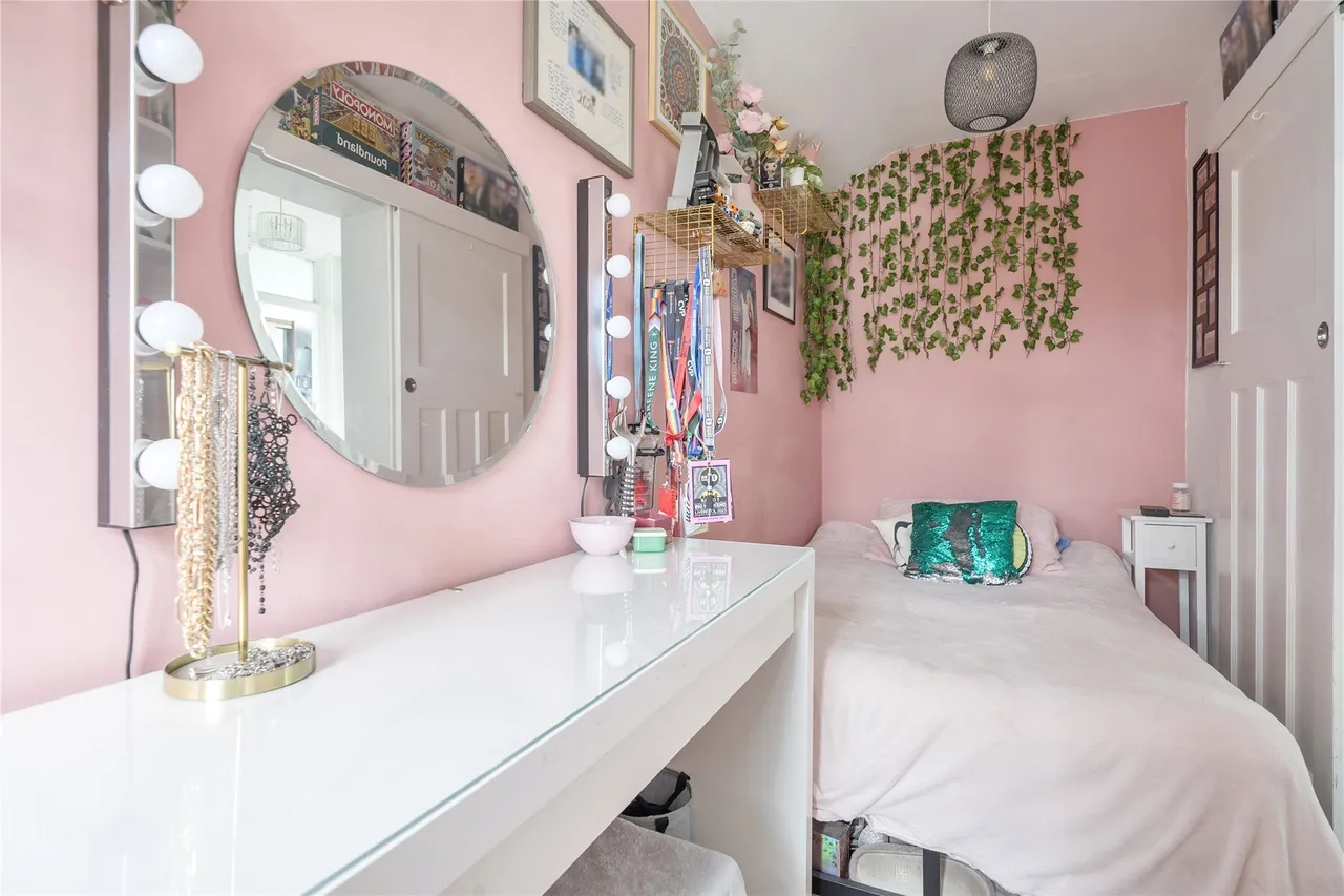 Balmoral Crescent, West Molesey, KT8, photo 19