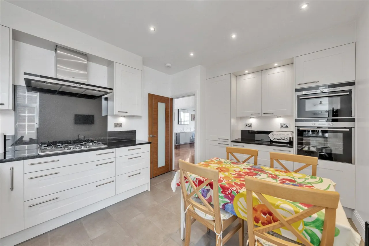 Eyre Court, Finchley Road, St John's Wood, London, NW8, photo 4