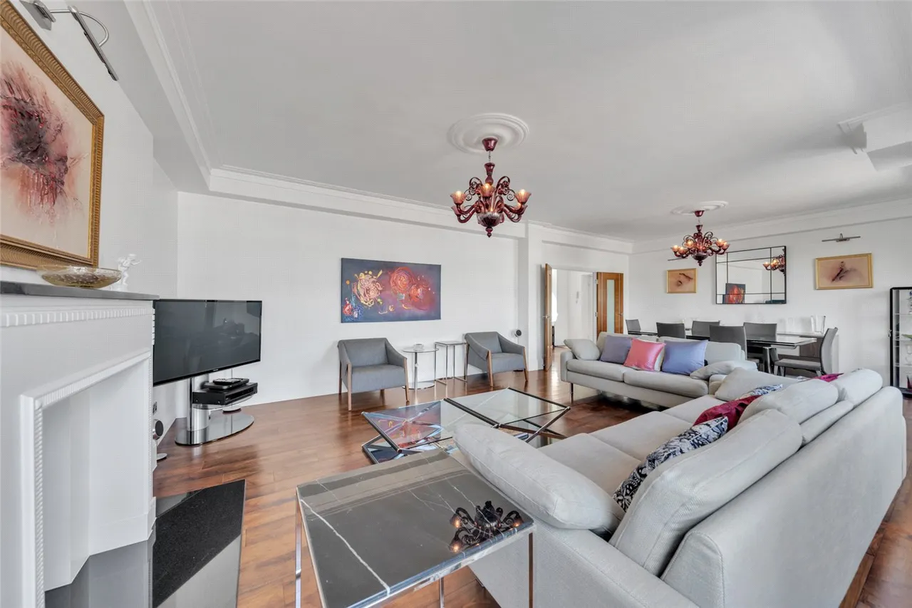 Eyre Court, Finchley Road, St John's Wood, London, NW8, photo 2