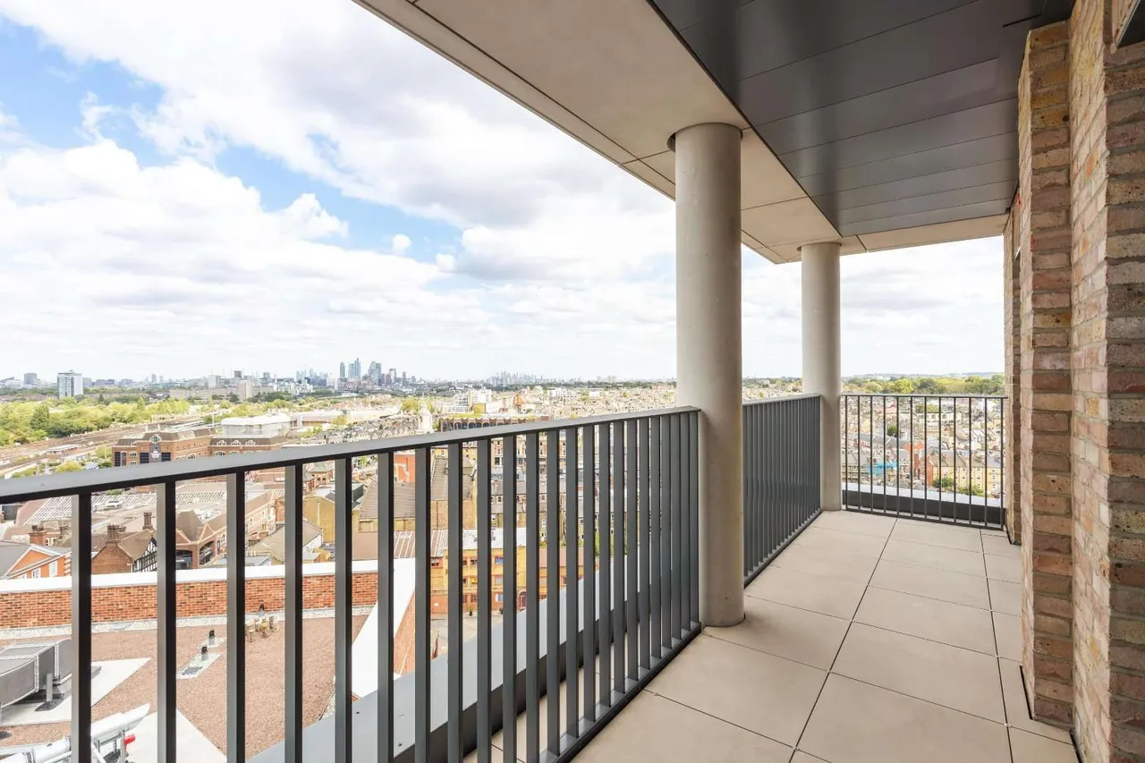 Monarch Square, London, SW11 1DF, photo 3