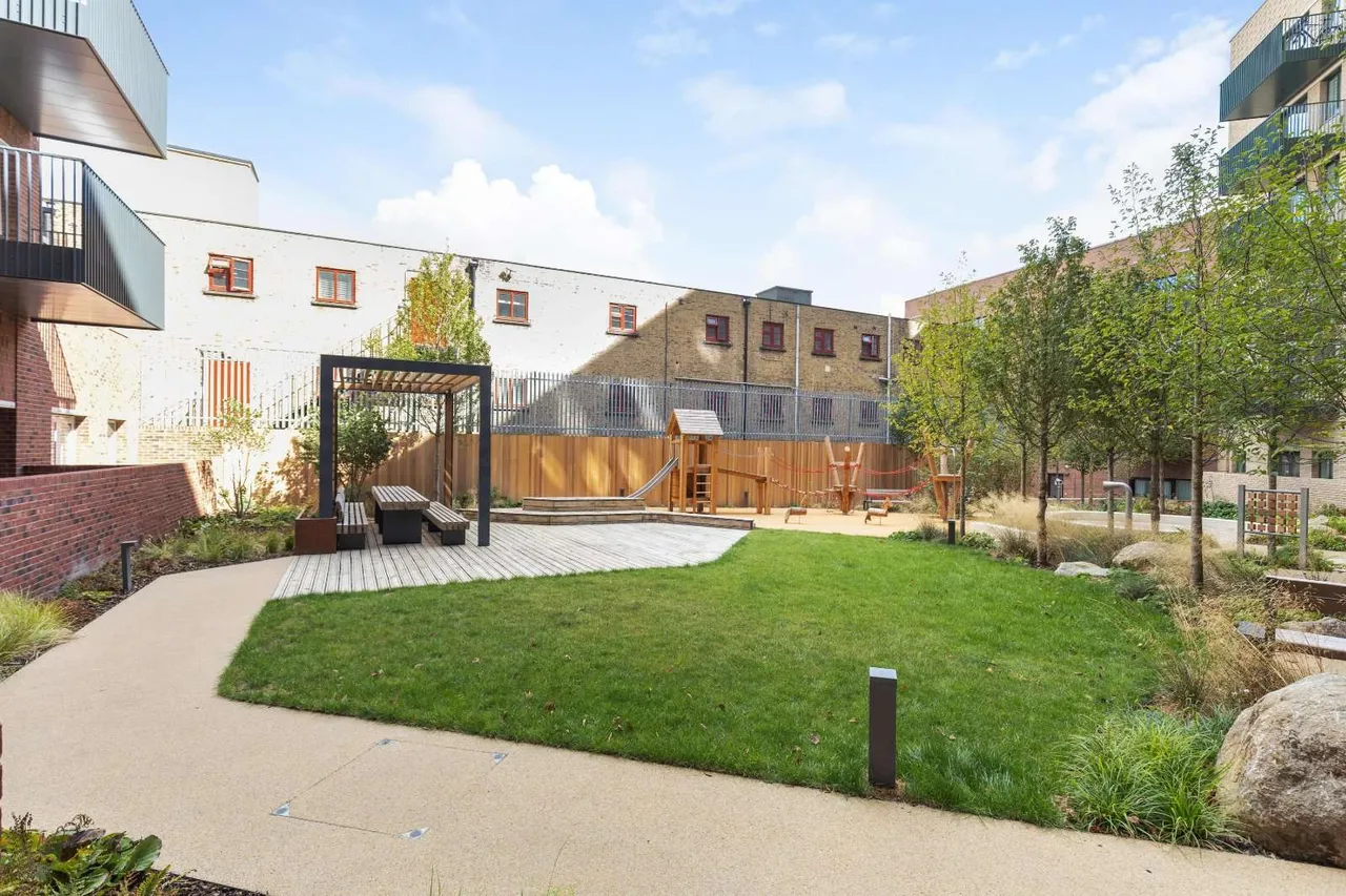 Monarch Square, London, SW11 1DF, photo 12