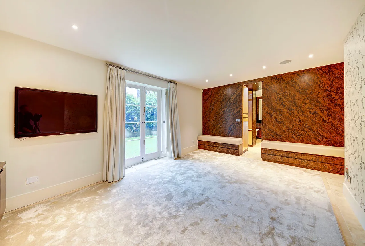 Regents Park Road, Primrose Hill, London, NW1, photo 7
