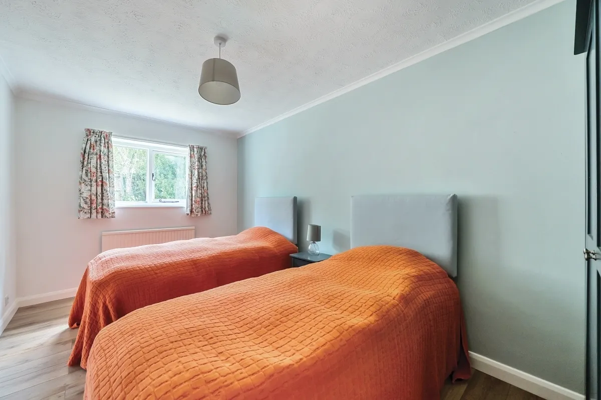 Emms Lane, Brooks Green, RH13, photo 12