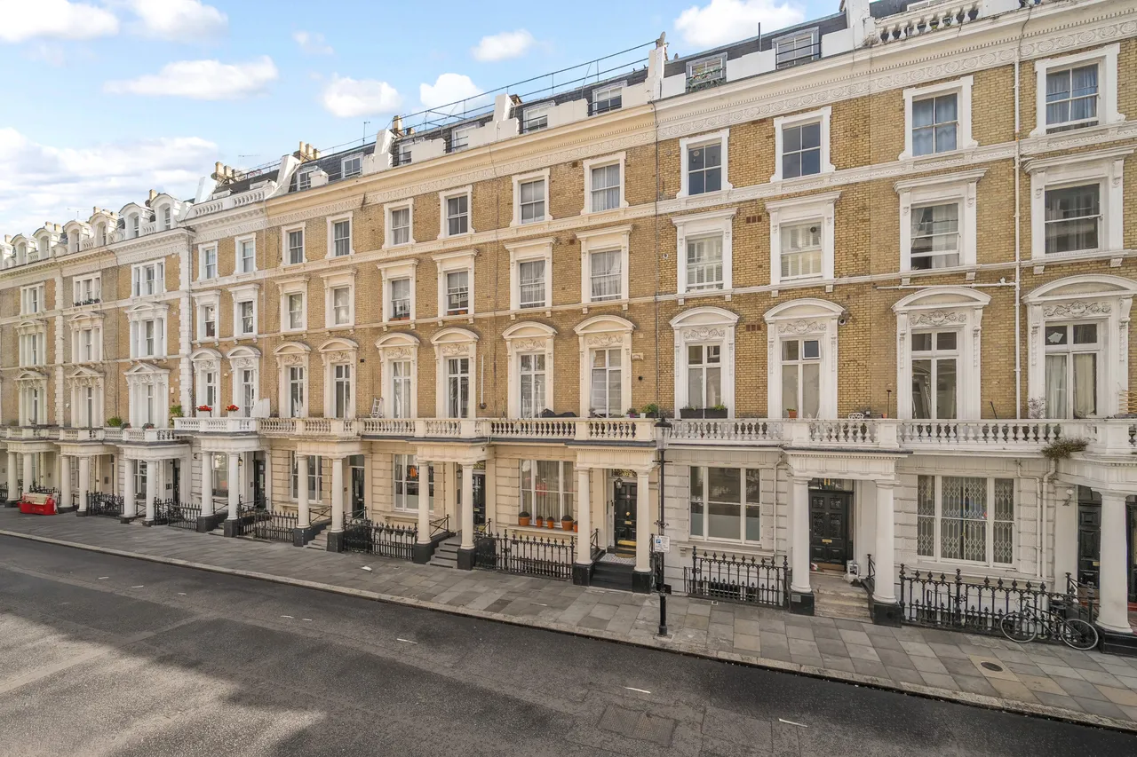 2 bed flat for sale, Clanricarde Gardens, London, W2