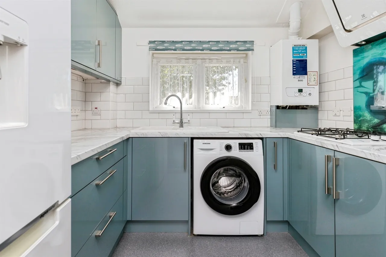 Calvin Walk, Crawley, RH11, photo 2