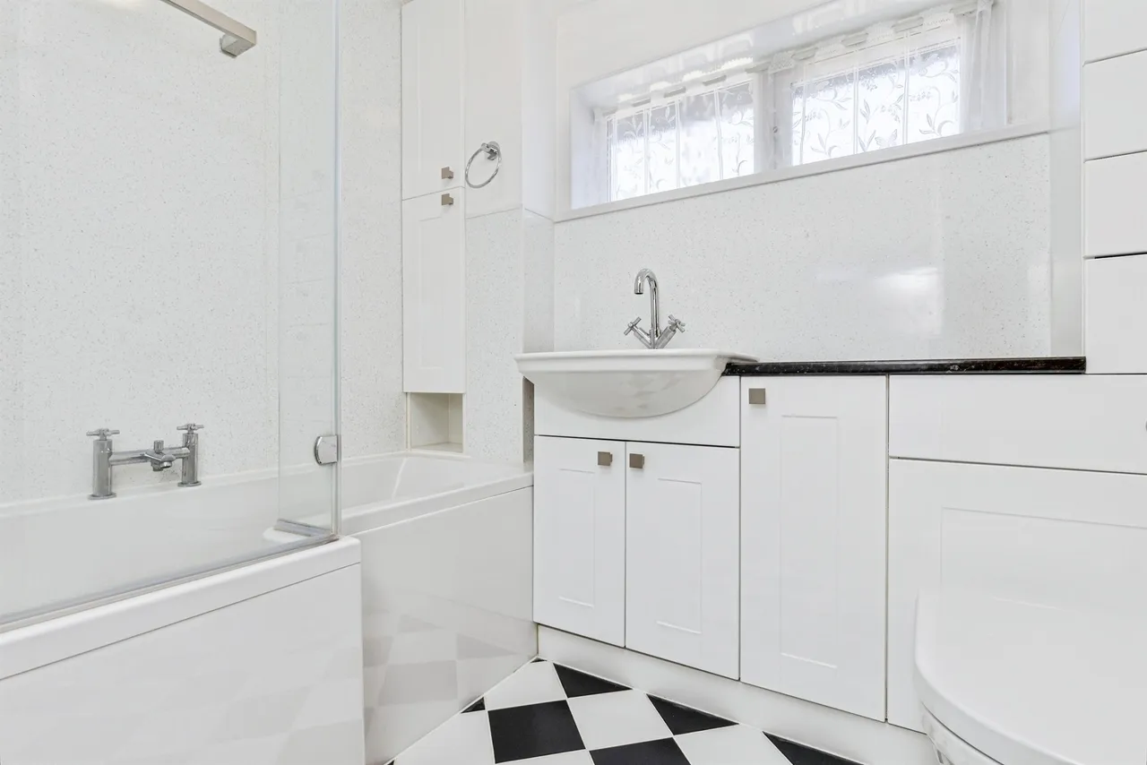 Calvin Walk, Crawley, RH11, photo 10