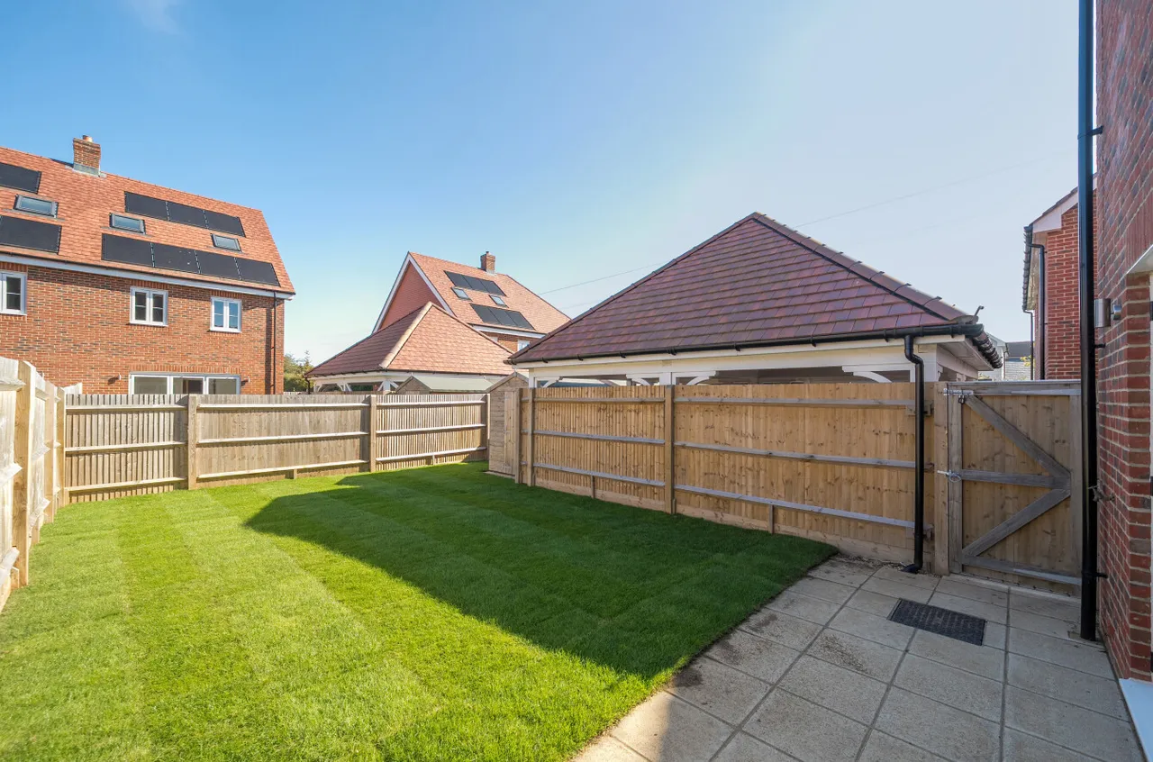 Angmering, BN16, photo 15