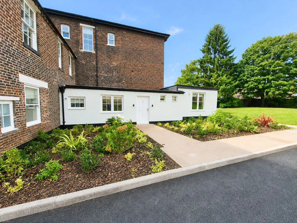 3 bed flat to rent, Little Aston Road, Aldridge, WS9