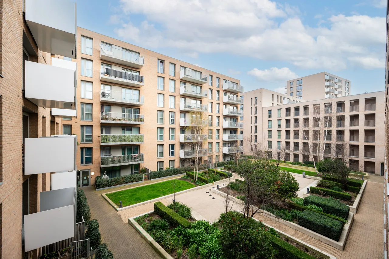 2 bed flat for sale, London, E16