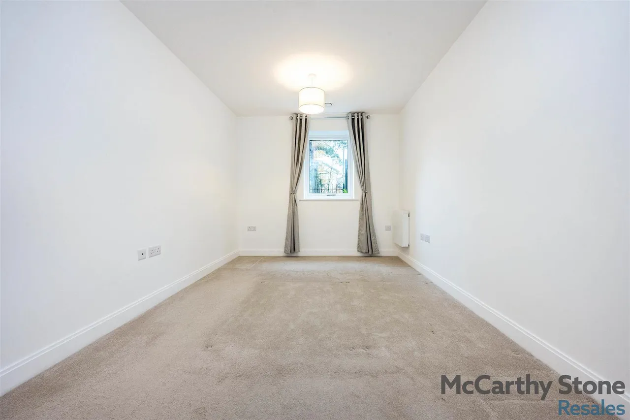 Hindhead Knoll, Walnut Tree, MK7, photo 9