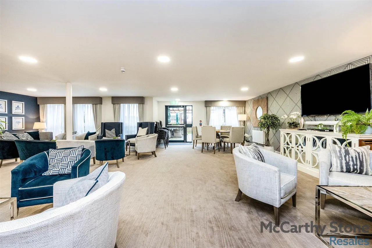 Hindhead Knoll, Walnut Tree, MK7, photo 23