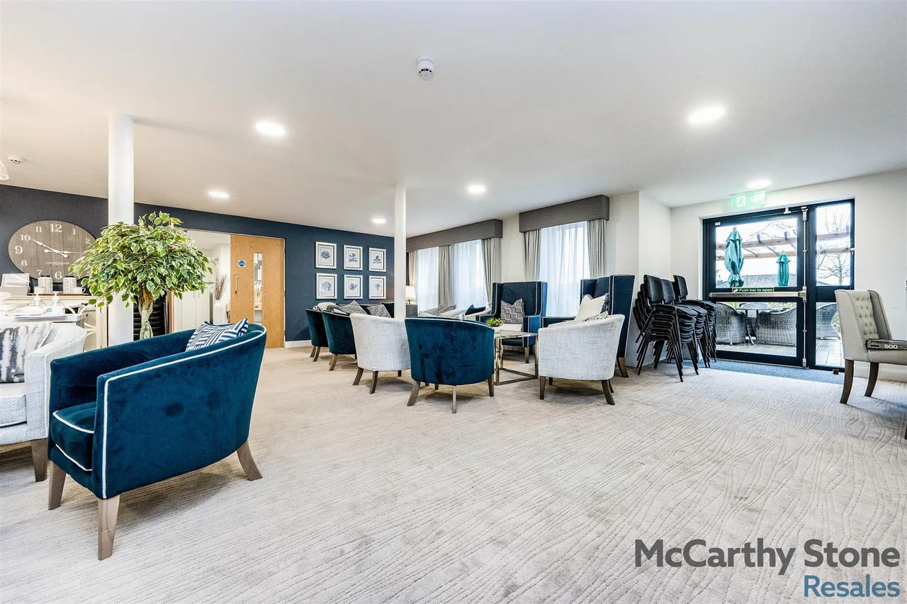 Hindhead Knoll, Walnut Tree, MK7, photo 24