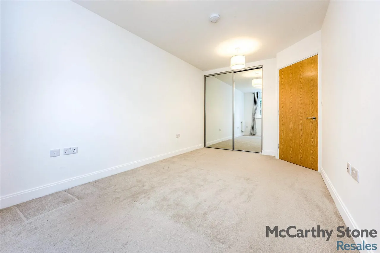 Hindhead Knoll, Walnut Tree, MK7, photo 10
