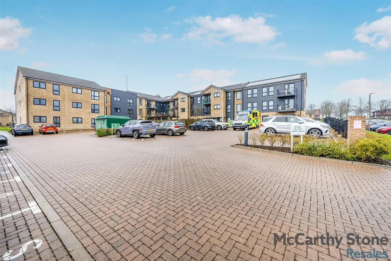 Hindhead Knoll, Walnut Tree, MK7, photo 15