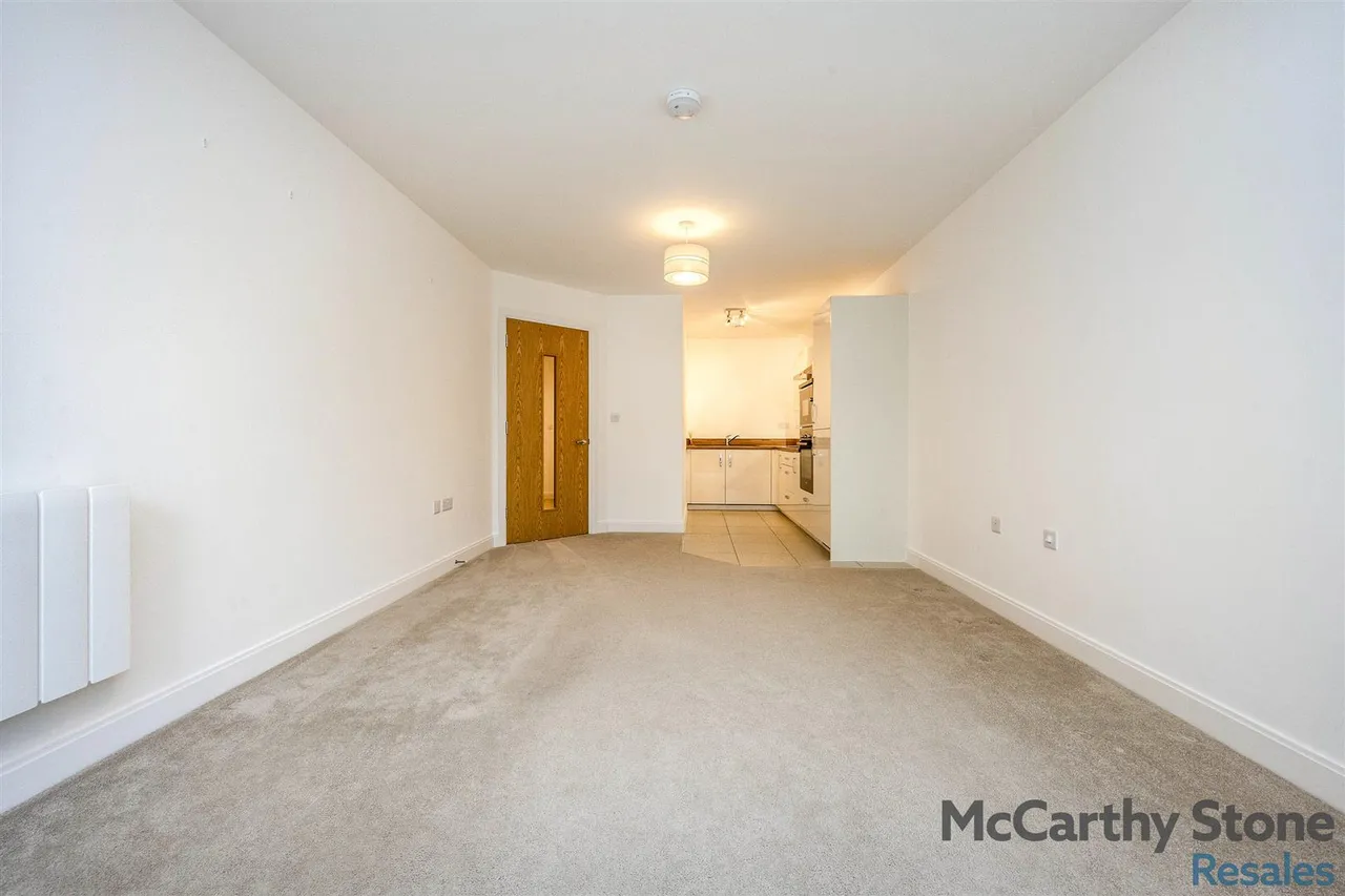 Hindhead Knoll, Walnut Tree, MK7, photo 4