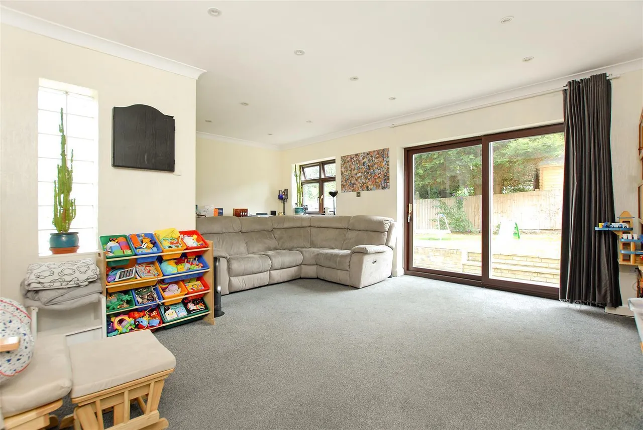 Maylands Drive, Uxbridge, photo 5