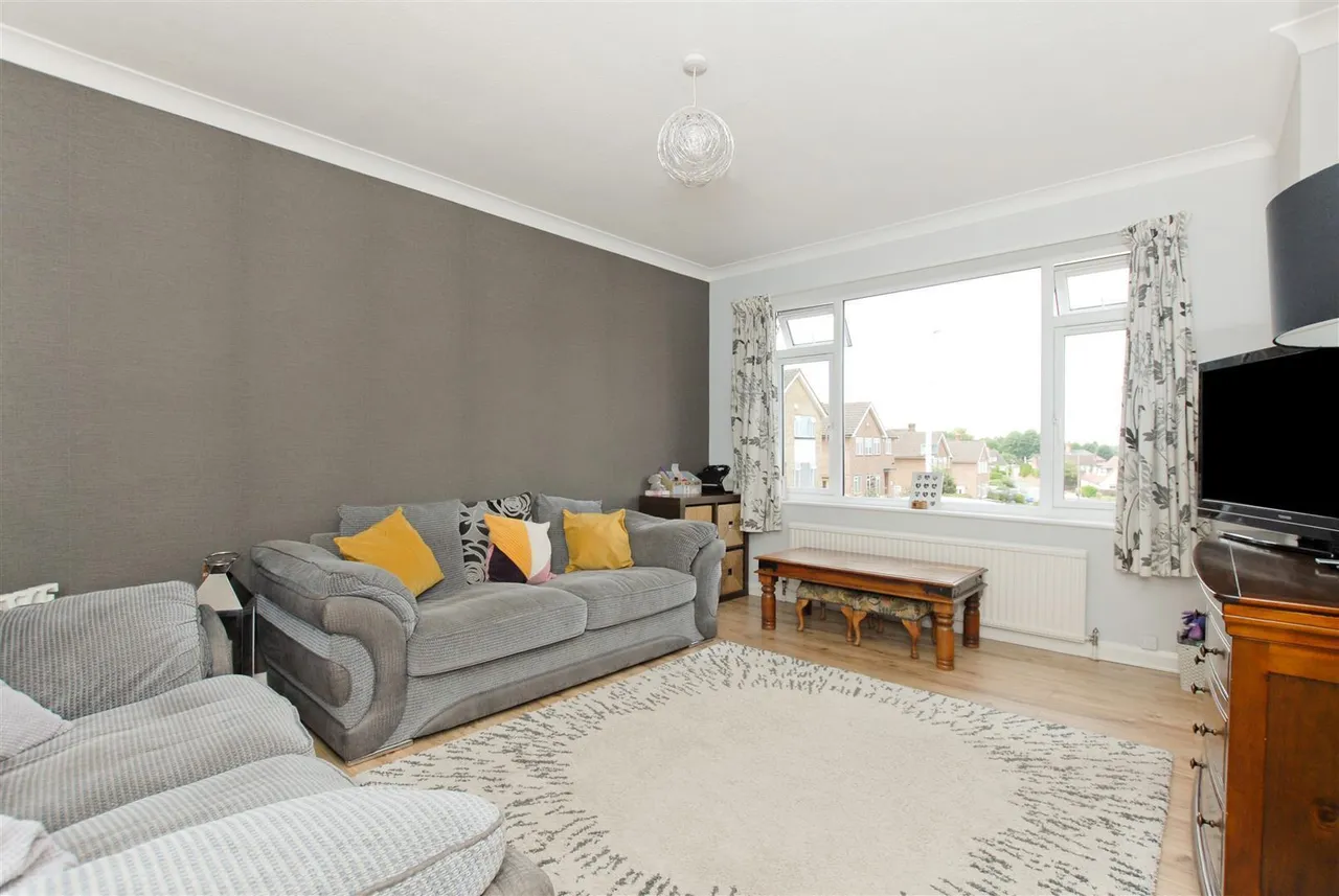 Maylands Drive, Uxbridge, photo 4