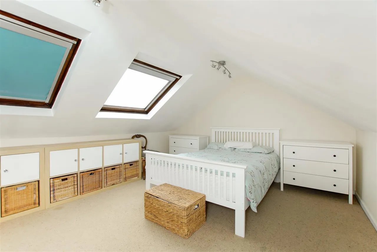 Maylands Drive, Uxbridge, photo 7