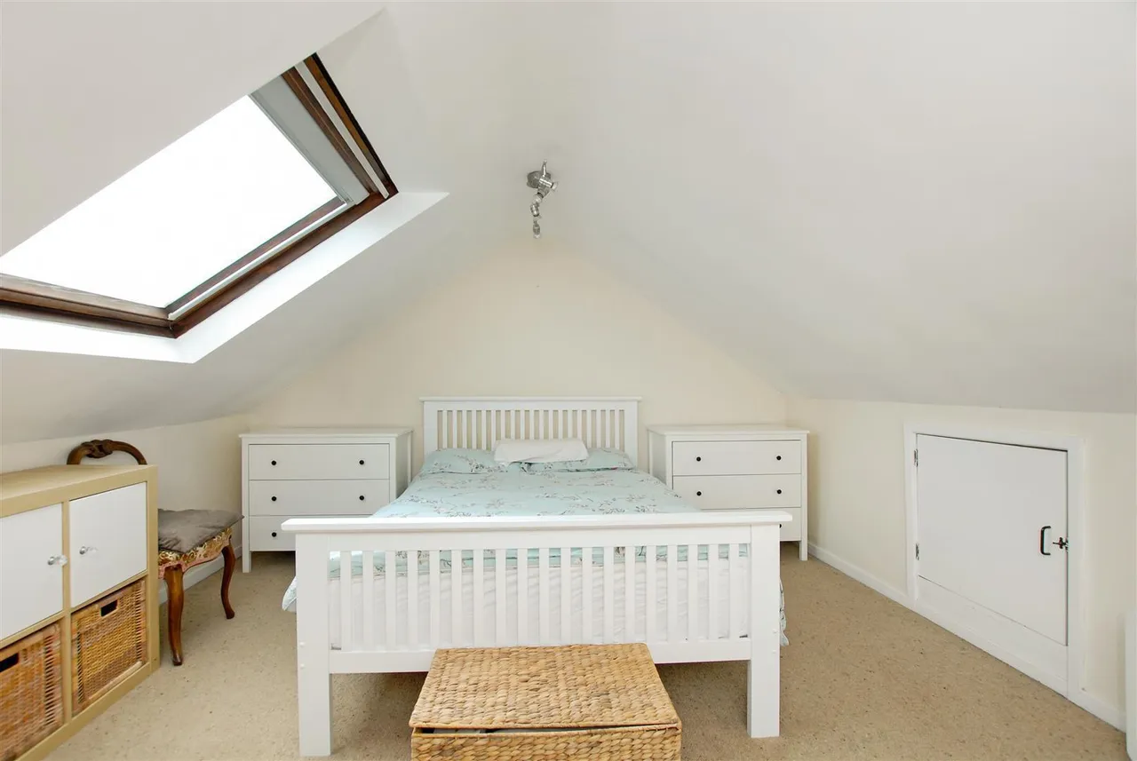 Maylands Drive, Uxbridge, photo 19