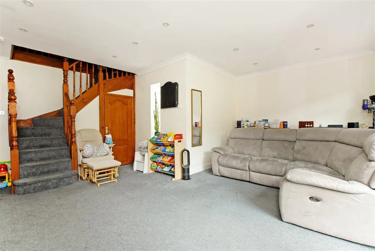Maylands Drive, Uxbridge, photo 22