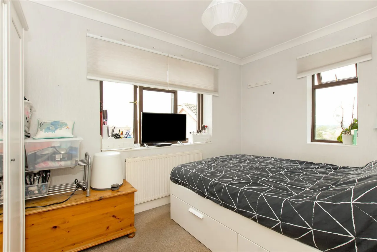 Maylands Drive, Uxbridge, photo 14