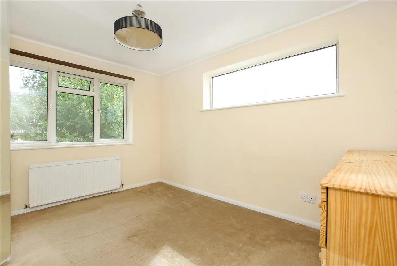 Maylands Drive, Uxbridge, photo 16