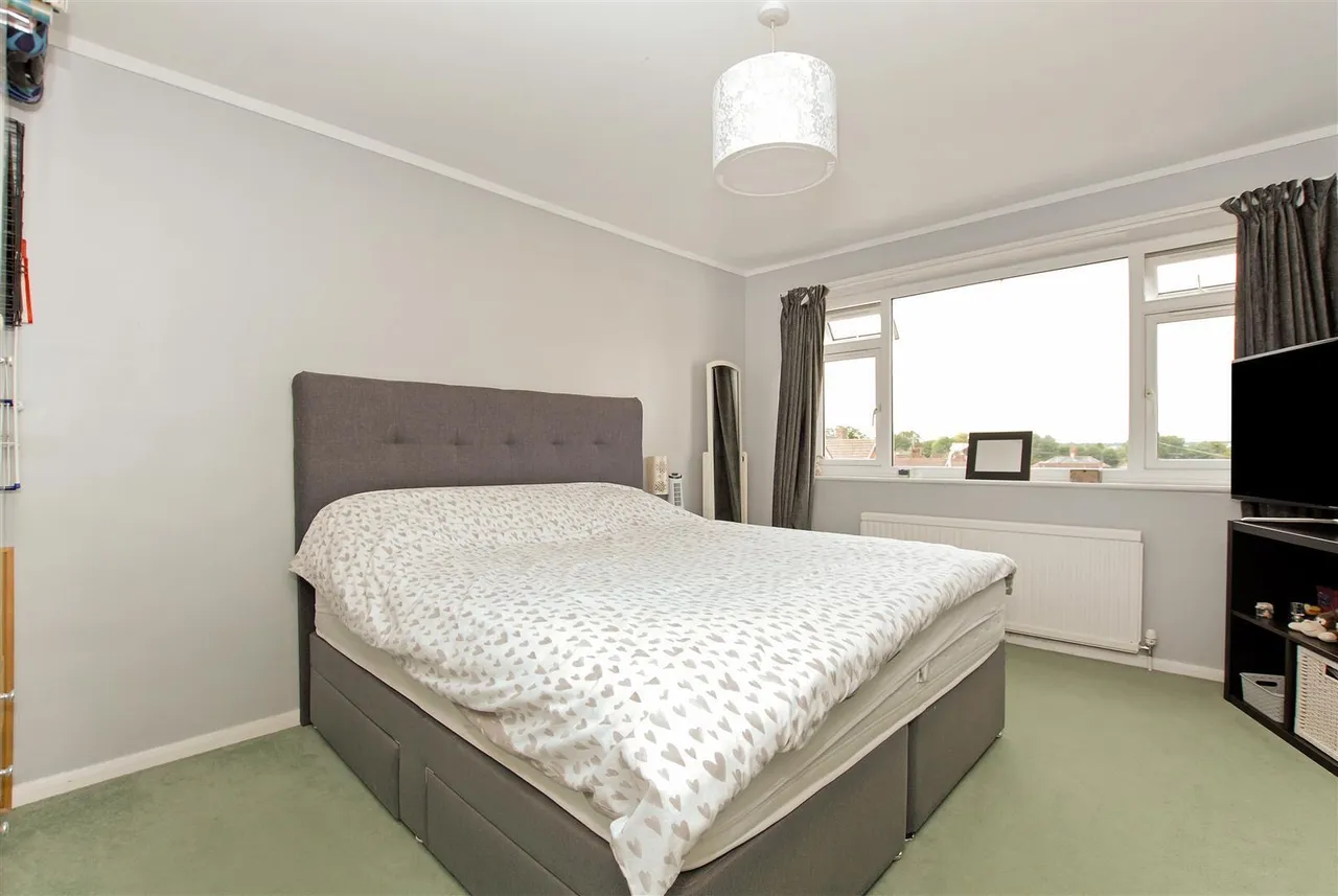 Maylands Drive, Uxbridge, photo 12