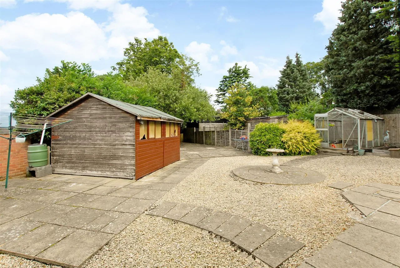 Maylands Drive, Uxbridge, photo 10