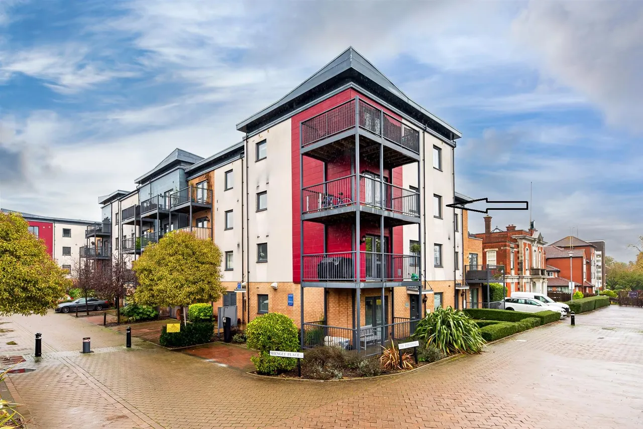 3 bed flat for sale, Shingly Place, North Chingford, E4