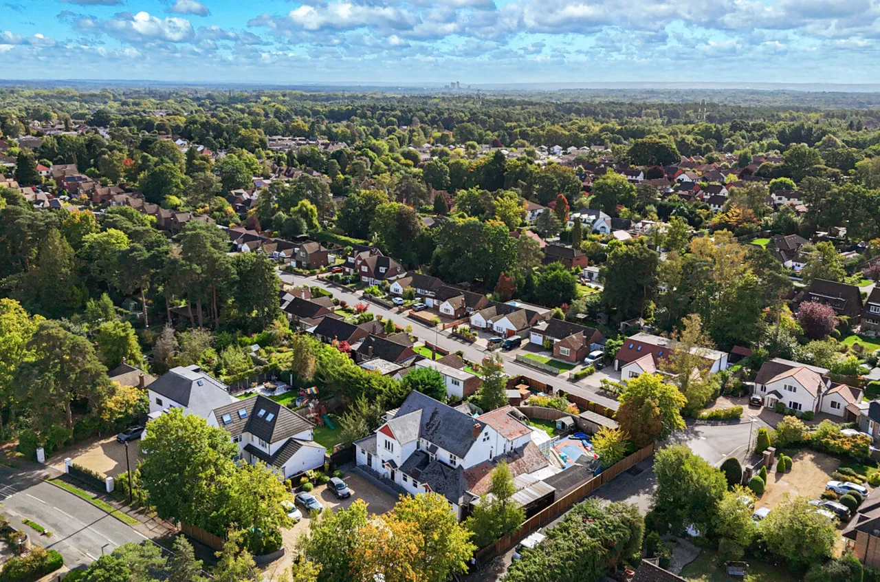 MacDonald Road, Lightwater, Surrey, GU18 5XY, photo 12