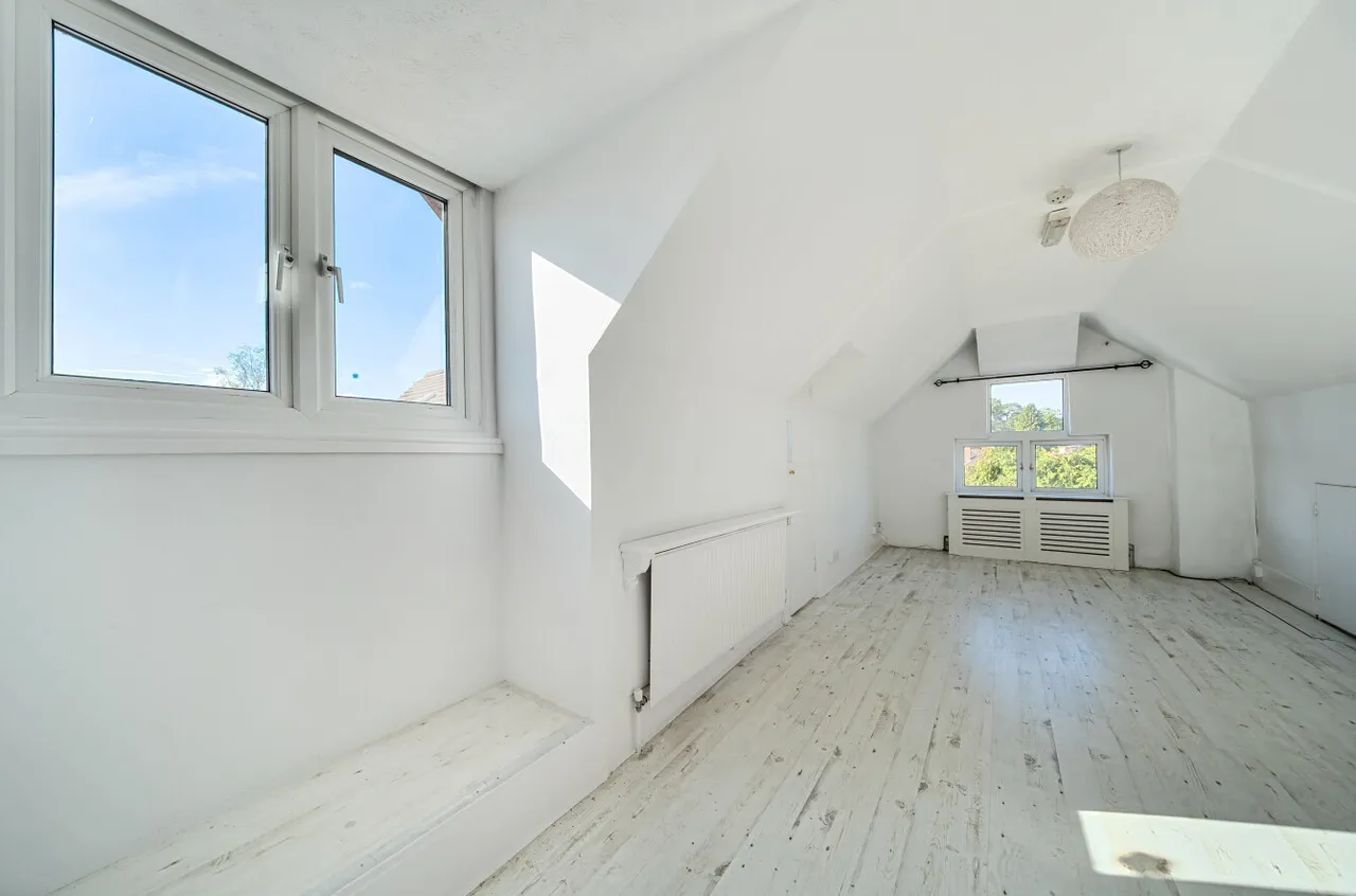MacDonald Road, Lightwater, Surrey, GU18 5XY, photo 6