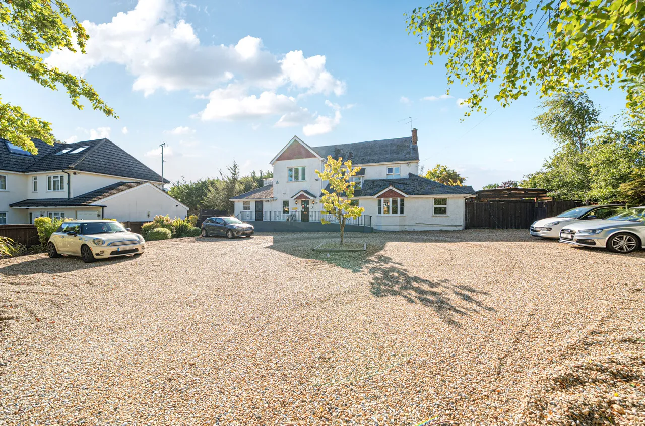 6 bed house for sale — MacDonald Road, Lightwater, Surrey, GU18 5XY