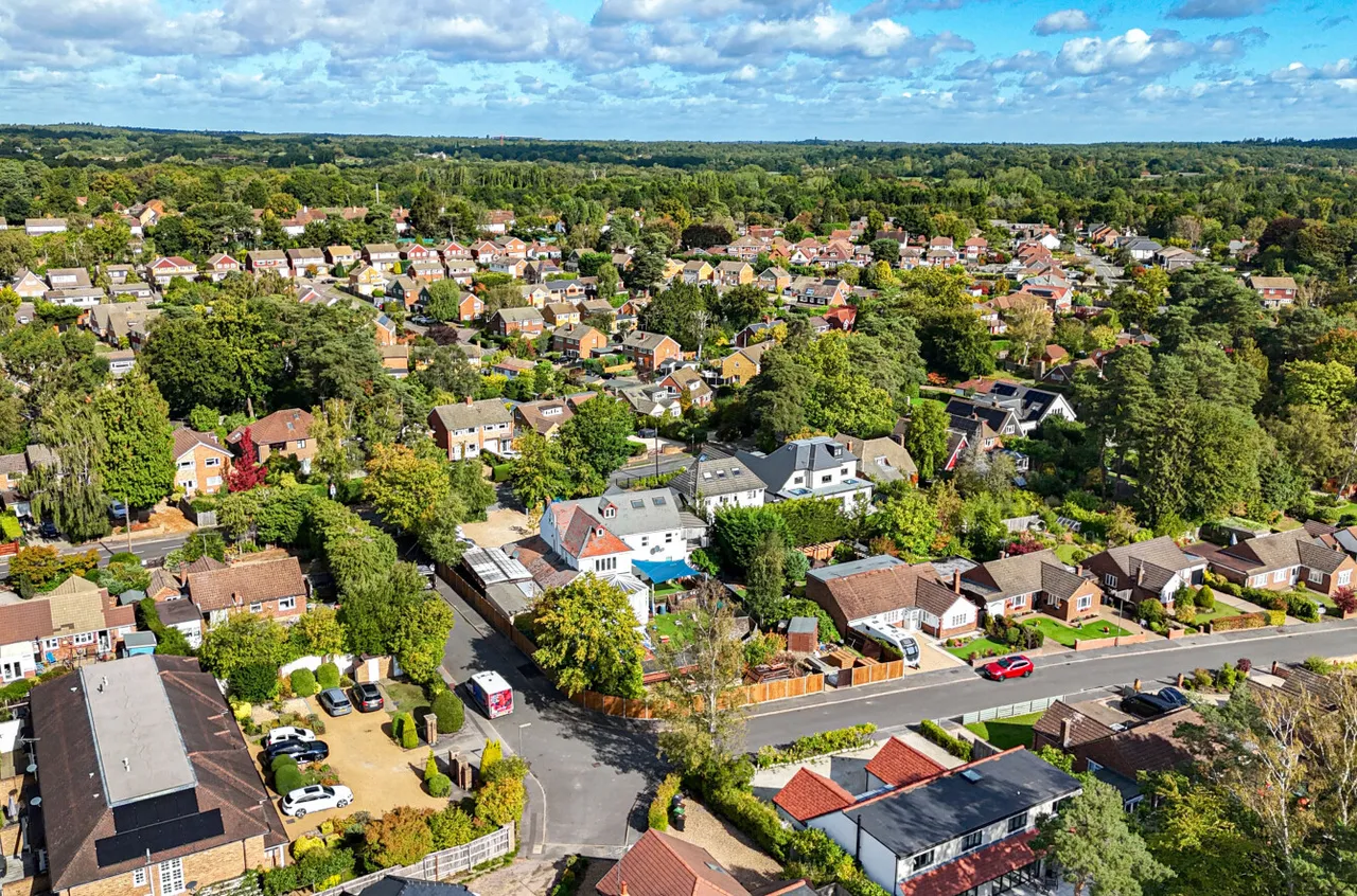 MacDonald Road, Lightwater, Surrey, GU18 5XY, photo 13
