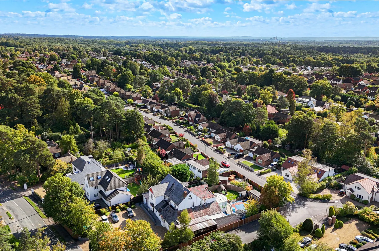 MacDonald Road, Lightwater, Surrey, GU18 5XY, photo 14